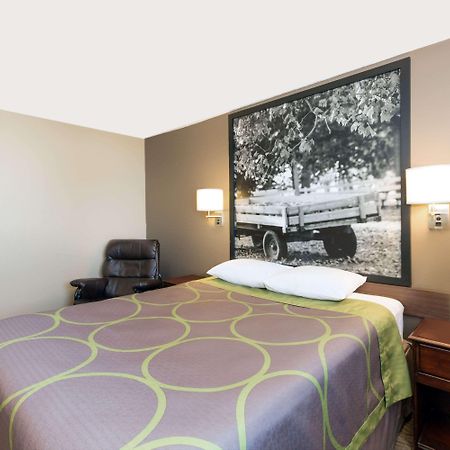Super 8 By Wyndham Carroll Motel Exterior photo