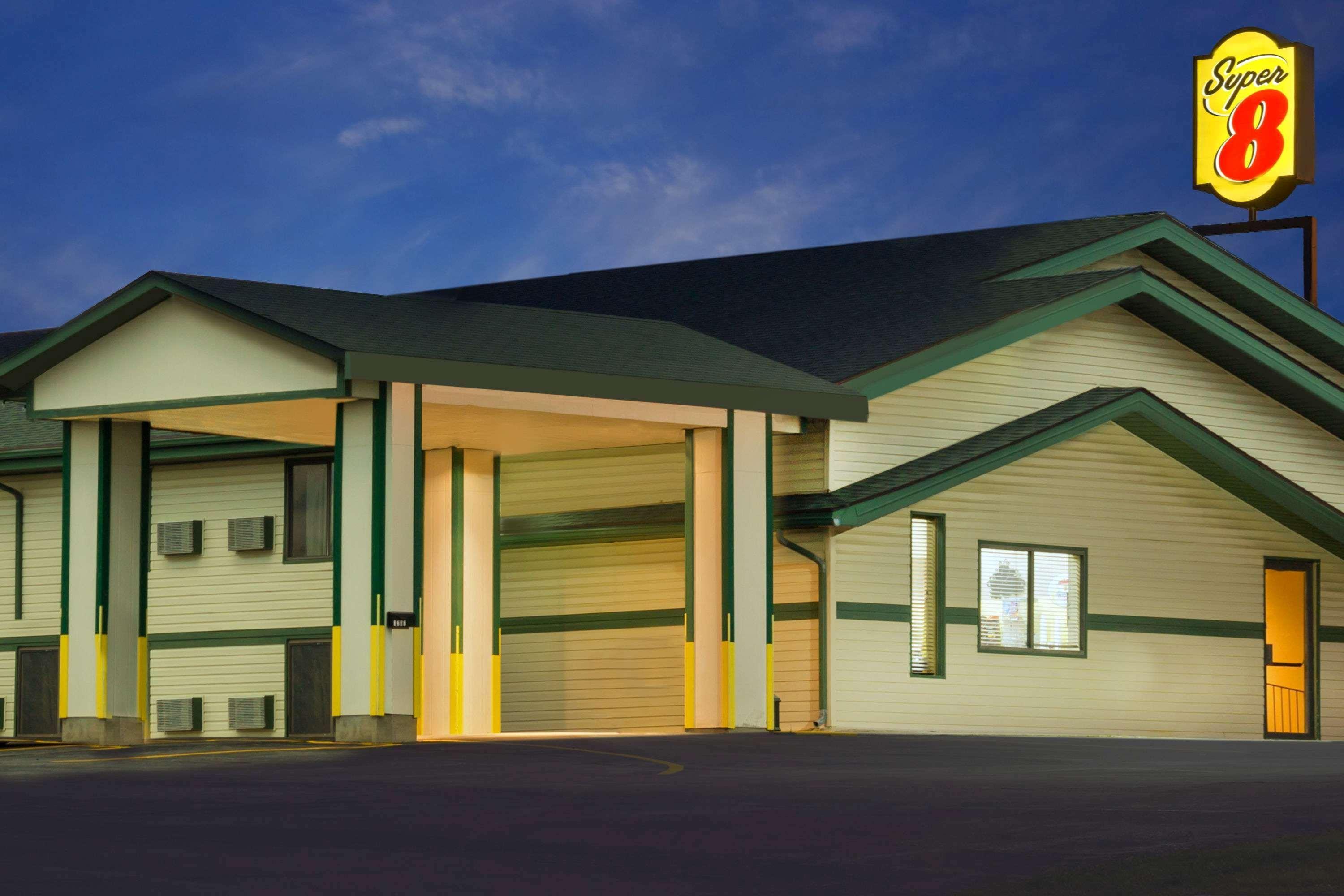 Super 8 By Wyndham Carroll Motel Exterior photo