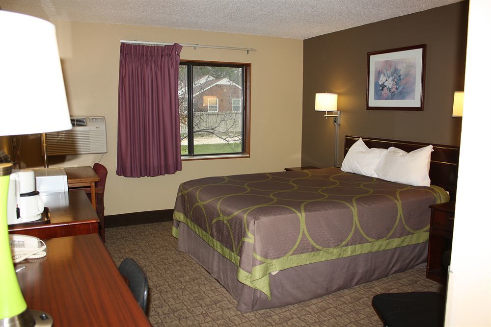 Super 8 By Wyndham Carroll Motel Exterior photo